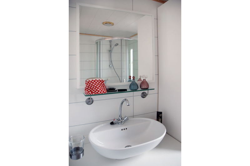 hausboot-riverlodge-nasszelle1