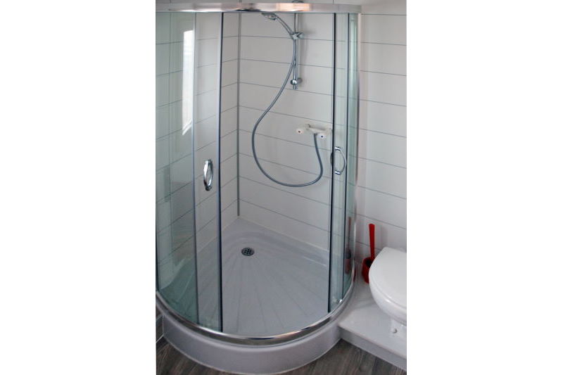 hausboot-riverlodge-nasszelle2