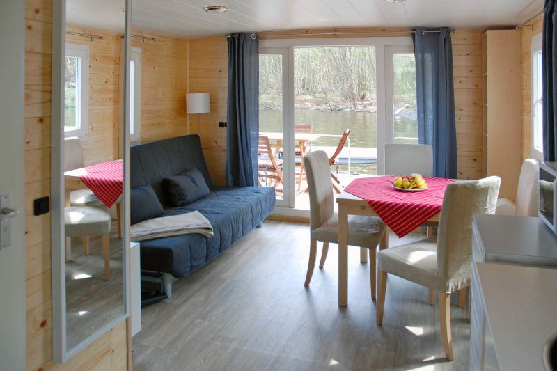 hausboot-riverlodge-wohnraum1